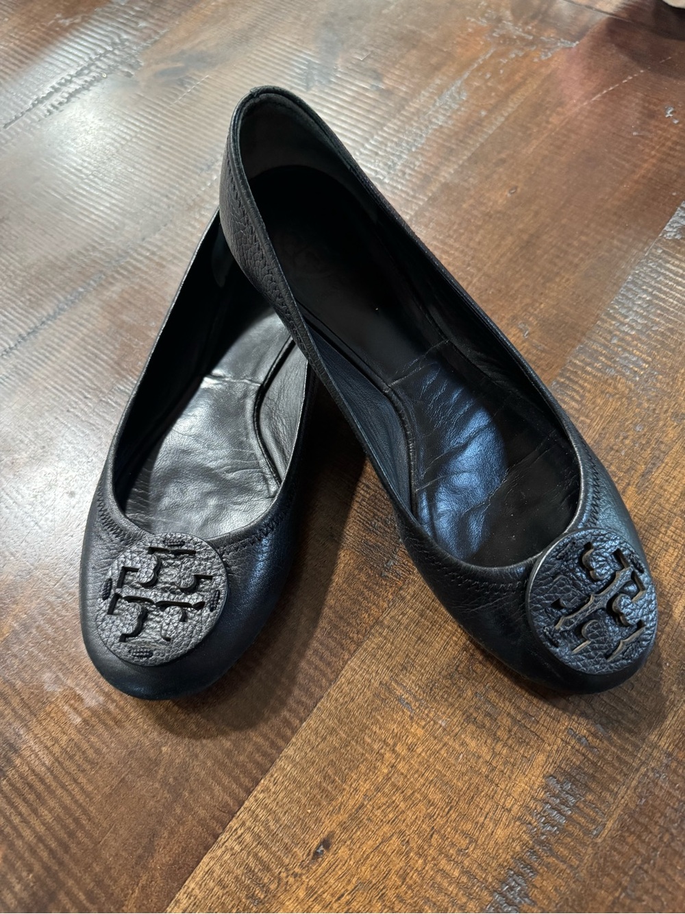 Tory Burch Black Leather Logo Round-Toe Ballet Flats ~